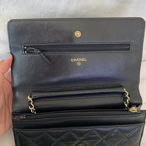 Chanel wallet on a chain - Picture 3 of 4